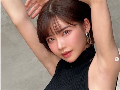 深田えいみ、脇見せの黒ビキニショットに「やーっぱり、美女」 .